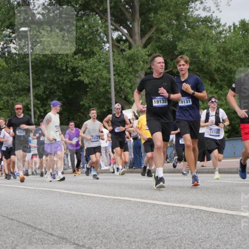 29.06.2025 - hella hamburg halbmarathon Luisa Fischer http://msf.ph/oto/8442223 29.06.2025 10:23:42 Kennedybrücke 14014, 3842, 145, 14157, 2834, 145, 19132, 19131, 20, 11100, 12977, 02, 1471, 2053, 2064, 2834, 3842, 4869, 6951, 7131, 8025, 8738, 9873, 10039, 10041, 10613, 10647, 10754 meine-sportfotos.de