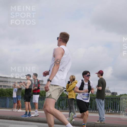 29.06.2025 - hella hamburg halbmarathon Luisa Fischer http://msf.ph/oto/8442286 29.06.2025 10:23:46 Kennedybrücke 2053, 11100, 1011, 2053, 2834, 3842, 4154, 4166, 4288, 4754, 4869, 5181, 6951, 7131, 8025, 8940, 9005, 9011, 9873, 10039, 10613, 10647, 10754 meine-sportfotos.de