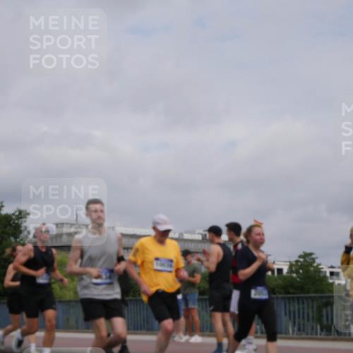 29.06.2025 - hella hamburg halbmarathon Luisa Fischer http://msf.ph/oto/8442301 29.06.2025 10:23:47 Kennedybrücke 18421, 1011, 2053, 2834, 3842, 4154, 4166, 4288, 4754, 4869, 5181, 6608, 6844, 6951, 8025, 8940, 9005, 9011, 9236, 10039, 10613, 10647 meine-sportfotos.de