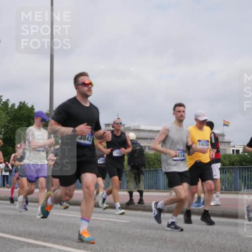 29.06.2025 - hella hamburg halbmarathon Luisa Fischer http://msf.ph/oto/8442303 29.06.2025 10:23:48 Kennedybrücke 5181, 3842, 1450, 4834, 4864, 10039, 2053, 1011, 2053, 2834, 3842, 4154, 4166, 4288, 4754, 4869, 5181, 6608, 6844, 6951, 8940, 9005, 9011, 9236, 10039, 10613 meine-sportfotos.de
