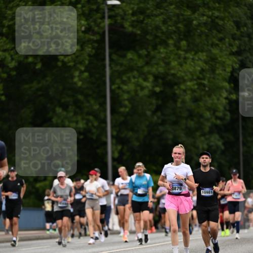 29.06.2025 - hella hamburg halbmarathon Dr. Thomas Lammeyer http://msf.ph/oto/8442309 29.06.2025 10:57:21 Kennedybrücke 2420, 2983, 2988, 3227, 4595, 6135, 6604, 7032, 7511, 7690, 7735, 7871, 9340, 9368, 10080, 10417, 10568, 10879, 10981 meine-sportfotos.de