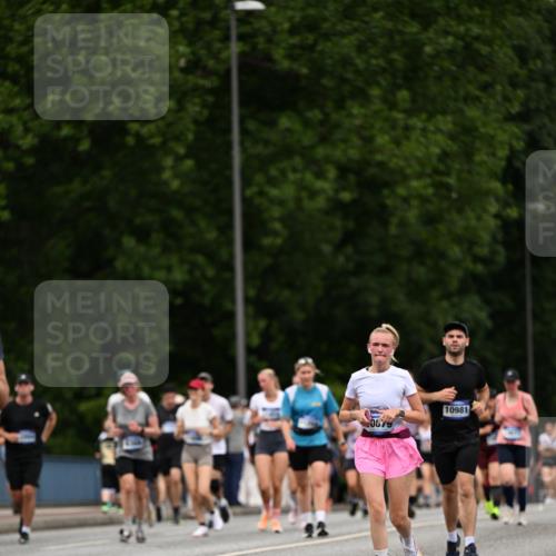 29.06.2025 - hella hamburg halbmarathon Dr. Thomas Lammeyer http://msf.ph/oto/8442327 29.06.2025 10:57:21 Kennedybrücke 2420, 2983, 2988, 3227, 4595, 6135, 6604, 7032, 7511, 7690, 7735, 7871, 9340, 9368, 10080, 10417, 10568, 10879, 10981 meine-sportfotos.de