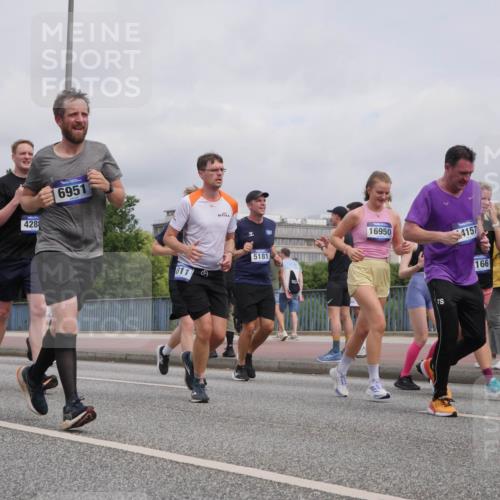 29.06.2025 - hella hamburg halbmarathon Luisa Fischer http://msf.ph/oto/8442337 29.06.2025 10:23:51 Kennedybrücke 798, 16135, 428, 6951, 01709, 5181, 16950, 4157, 166, 4754, 1011, 2053, 2101, 2834, 3842, 4154, 4166, 4288, 4754, 4869, 5181, 5811, 5812, 6608, 6844, 6951, 8113, 8940, 9005, 9011, 9236, 9981, 10039 meine-sportfotos.de