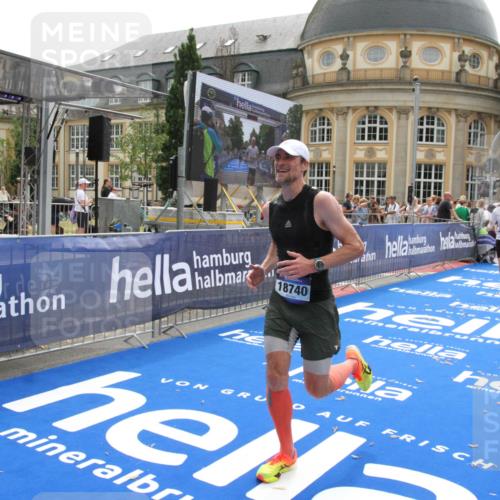 29.06.2025 - hella hamburg halbmarathon Michael Strokosch http://msf.ph/oto/8442338 29.06.2025 10:24:51 Ziel 1241, 1271, 7142, 11678, 13872, 16361, 18740 meine-sportfotos.de