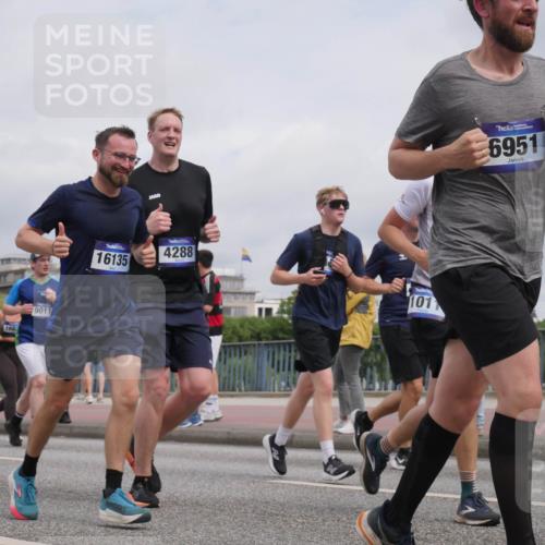 29.06.2025 - hella hamburg halbmarathon Luisa Fischer http://msf.ph/oto/8442358 29.06.2025 10:23:53 Kennedybrücke 1663, 9011, 16135, 4288, 1011, 6951, 1011, 2101, 4154, 4166, 4288, 4754, 4869, 5181, 5811, 5812, 6608, 6844, 6951, 8113, 8146, 8940, 9005, 9011, 9236, 9981 meine-sportfotos.de
