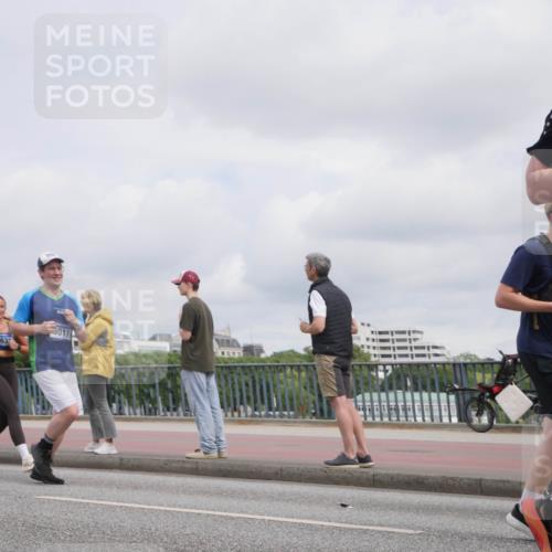 29.06.2025 - hella hamburg halbmarathon Luisa Fischer http://msf.ph/oto/8442387 29.06.2025 10:23:54 Kennedybrücke 1663, 9011, 18, 1011, 2101, 4154, 4166, 4288, 4754, 4869, 5181, 5811, 5812, 6608, 6844, 6951, 8113, 8146, 8940, 9005, 9011, 9236, 9981, 10585 meine-sportfotos.de