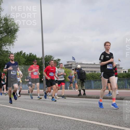 29.06.2025 - hella hamburg halbmarathon Luisa Fischer http://msf.ph/oto/8442398 29.06.2025 10:23:55 Kennedybrücke 8146, 5812, 811, 9005, 6608, 8940, 17987, 1011, 2101, 4154, 4166, 4288, 4754, 5181, 5811, 5812, 6608, 6844, 6951, 8113, 8146, 8940, 9005, 9011, 9236, 9981, 10585 meine-sportfotos.de
