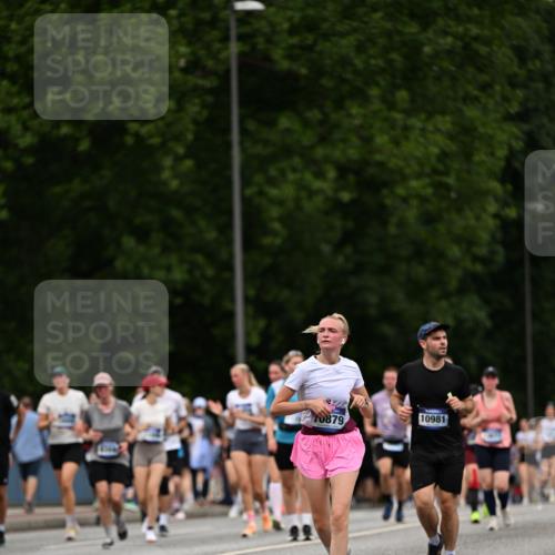 29.06.2025 - hella hamburg halbmarathon Dr. Thomas Lammeyer http://msf.ph/oto/8442426 29.06.2025 10:57:22 Kennedybrücke 2420, 2983, 2988, 3227, 4595, 6135, 6604, 7032, 7511, 7690, 7735, 7871, 9340, 9368, 10080, 10417, 10568, 10879, 10981 meine-sportfotos.de