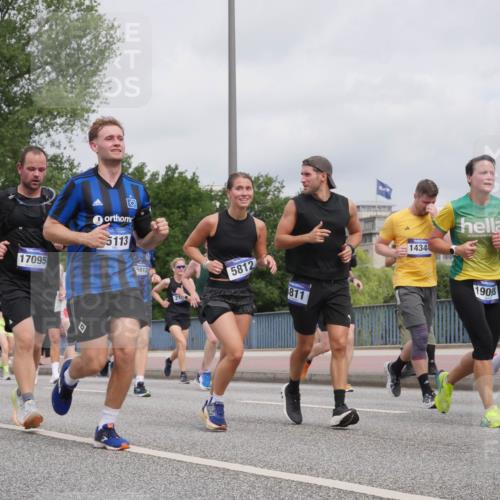 29.06.2025 - hella hamburg halbmarathon Luisa Fischer http://msf.ph/oto/8442447 29.06.2025 10:23:57 Kennedybrücke 8305, 9981, 17095, 5113, 5913, 21, 5812, 811, 1434, 190, 14138, 2101, 2923, 3781, 4154, 5181, 5811, 5812, 6608, 6844, 8113, 8146, 8724, 8940, 9005, 9011, 9236, 9981, 10350, 10585 meine-sportfotos.de