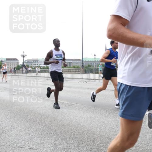 29.06.2025 - hella hamburg halbmarathon Lena Gebhardt http://msf.ph/oto/8442457 29.06.2025 10:29:34 Lombardsbrücke 16662, 16659, 123, 1063, 1230, 1661, 2302, 2688, 2699, 3179, 3311, 3524, 4349, 4373, 4395, 5350, 6285, 6345, 6725, 7449, 7517, 7832, 8048, 8388, 8812, 9095, 9714, 9937, 10198, 10322, 10641, 10808, 10996, 11249, 11269, 11376, 11444, 11634, 11792, 11803, 11989, 12086, 12216, 12227, 12404, 12958, 13090, 13382, 13810, 14644, 15266, 15952, 15955, 16306, 16659, 16662, 16673, 16676, 17496, 17945, 18298, 18299, 18385, 18414 meine-sportfotos.de