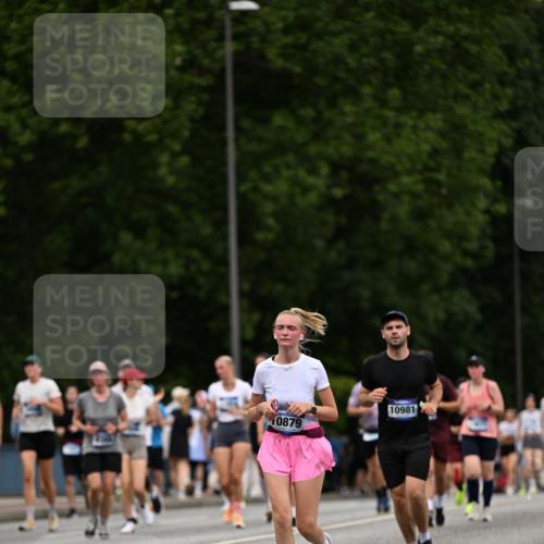 29.06.2025 - hella hamburg halbmarathon Dr. Thomas Lammeyer http://msf.ph/oto/8442467 29.06.2025 10:57:23 Kennedybrücke 2420, 2983, 2988, 3227, 4595, 6135, 6604, 7032, 7039, 7511, 7690, 7735, 7871, 9340, 9368, 10080, 10417, 10490, 10568, 10879, 10981 meine-sportfotos.de