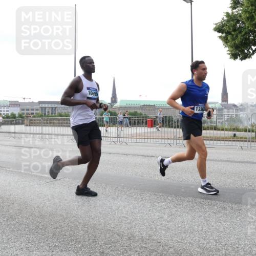 29.06.2025 - hella hamburg halbmarathon Lena Gebhardt http://msf.ph/oto/8442496 29.06.2025 10:29:35 Lombardsbrücke 16659, 1338, 1063, 1230, 1661, 1694, 2302, 2688, 2699, 3179, 3311, 3524, 4349, 4373, 4395, 4580, 5350, 6285, 6345, 6725, 7449, 7517, 7832, 8048, 8388, 8812, 9095, 9714, 9937, 10198, 10322, 10641, 10808, 10996, 11249, 11269, 11376, 11444, 11634, 11792, 11803, 11989, 12086, 12216, 12227, 12404, 12958, 13090, 13382, 13810, 14644, 15266, 15952, 15955, 16306, 16659, 16662, 16673, 16676, 17496, 17945, 18298, 18299, 18385, 18414 meine-sportfotos.de