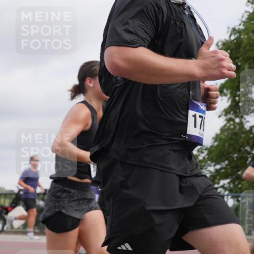 29.06.2025 - hella hamburg halbmarathon Luisa Fischer http://msf.ph/oto/8442497 29.06.2025 10:24:00 Kennedybrücke 17, 2101, 2923, 3161, 3781, 5811, 5812, 6608, 6844, 8113, 8146, 8724, 9236, 9981, 10350, 10585 meine-sportfotos.de