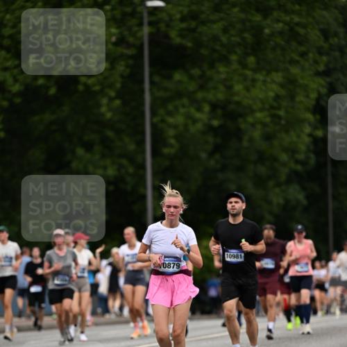 29.06.2025 - hella hamburg halbmarathon Dr. Thomas Lammeyer http://msf.ph/oto/8442502 29.06.2025 10:57:23 Kennedybrücke 2420, 2983, 2988, 3227, 4595, 6135, 6604, 7032, 7039, 7511, 7690, 7735, 7871, 9340, 9368, 10080, 10417, 10490, 10568, 10879, 10981 meine-sportfotos.de