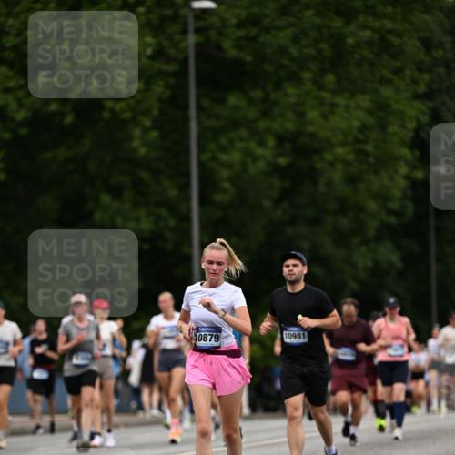 29.06.2025 - hella hamburg halbmarathon Dr. Thomas Lammeyer http://msf.ph/oto/8442519 29.06.2025 10:57:23 Kennedybrücke 2420, 2983, 2988, 3227, 4595, 6135, 6604, 7032, 7039, 7511, 7690, 7735, 7871, 9340, 9368, 10080, 10417, 10490, 10568, 10879, 10981 meine-sportfotos.de