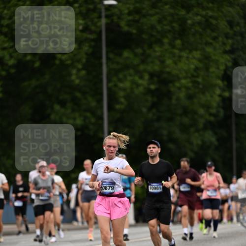 29.06.2025 - hella hamburg halbmarathon Dr. Thomas Lammeyer http://msf.ph/oto/8442530 29.06.2025 10:57:23 Kennedybrücke 2420, 2983, 2988, 3227, 4595, 6135, 6604, 7032, 7039, 7511, 7690, 7735, 7871, 9340, 9368, 10080, 10417, 10490, 10568, 10879, 10981 meine-sportfotos.de