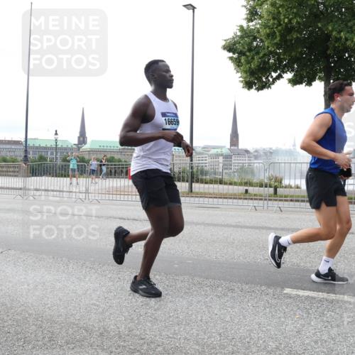 29.06.2025 - hella hamburg halbmarathon Lena Gebhardt http://msf.ph/oto/8442540 29.06.2025 10:29:35 Lombardsbrücke 16659, 1063, 1230, 1661, 1694, 2302, 2688, 2699, 3179, 3311, 3524, 4349, 4373, 4395, 4580, 5350, 6285, 6345, 6725, 7449, 7517, 7832, 8048, 8388, 8812, 9095, 9714, 9937, 10198, 10322, 10641, 10808, 10996, 11249, 11269, 11376, 11444, 11634, 11792, 11803, 11989, 12086, 12216, 12227, 12404, 12958, 13090, 13382, 13810, 14644, 15266, 15952, 15955, 16306, 16659, 16662, 16673, 16676, 17496, 17945, 18298, 18299, 18385, 18414 meine-sportfotos.de