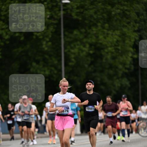 29.06.2025 - hella hamburg halbmarathon Dr. Thomas Lammeyer http://msf.ph/oto/8442542 29.06.2025 10:57:23 Kennedybrücke 2420, 2983, 2988, 3227, 4595, 6135, 6604, 7032, 7039, 7511, 7690, 7735, 7871, 9340, 9368, 10080, 10417, 10490, 10568, 10879, 10981 meine-sportfotos.de