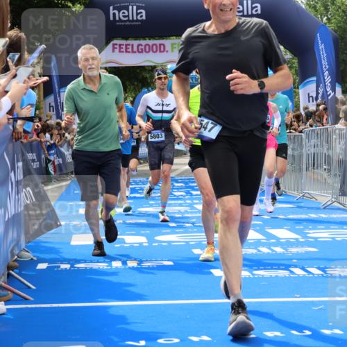 29.06.2025 - hella hamburg halbmarathon Strokosch-Dieckow http://msf.ph/oto/8442552 29.06.2025 10:40:12 Ziel 3547, 4381, 5007, 5409, 5410, 5508, 5803, 5916, 7495, 8465, 8933, 10968, 11731, 12704, 13667, 14699, 15424, 18614, 18979 meine-sportfotos.de