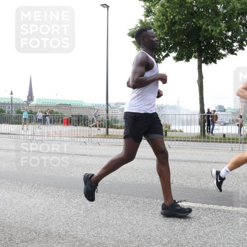 29.06.2025 - hella hamburg halbmarathon Lena Gebhardt http://msf.ph/oto/8442559 29.06.2025 10:29:35 Lombardsbrücke 1063, 1230, 1661, 1694, 2302, 2688, 2699, 3179, 3311, 3524, 4349, 4373, 4395, 4580, 5350, 6285, 6345, 6725, 7449, 7517, 7832, 8048, 8388, 8812, 9095, 9714, 9937, 10198, 10322, 10641, 10808, 10996, 11249, 11269, 11376, 11444, 11634, 11792, 11803, 11989, 12086, 12216, 12227, 12404, 12958, 13090, 13382, 13810, 14644, 15266, 15952, 15955, 16306, 16659, 16662, 16673, 16676, 17496, 17945, 18298, 18299, 18385, 18414 meine-sportfotos.de