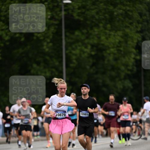 29.06.2025 - hella hamburg halbmarathon Dr. Thomas Lammeyer http://msf.ph/oto/8442566 29.06.2025 10:57:24 Kennedybrücke 2420, 2983, 2988, 4595, 6135, 6604, 7032, 7039, 7511, 7690, 7871, 9340, 9368, 10080, 10417, 10490, 10568, 10879, 10981 meine-sportfotos.de