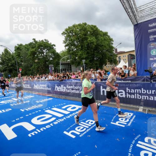 29.06.2025 - hella hamburg halbmarathon Zöllner http://msf.ph/oto/8442615 29.06.2025 10:56:33 Ziel 1583, 3413, 5744, 6399, 7742, 8542, 8652, 8863, 9562, 10093, 10665, 15407, 15818, 16257, 16261, 17268, 17734, 18746, 18835 meine-sportfotos.de