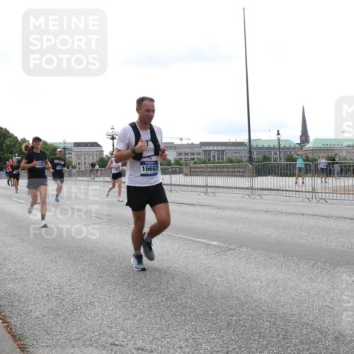 29.06.2025 - hella hamburg halbmarathon Lena Gebhardt http://msf.ph/oto/8442638 29.06.2025 10:29:36 Lombardsbrücke 332, 16662, 1063, 1230, 1661, 1694, 2302, 2688, 2699, 3179, 3311, 3524, 4349, 4373, 4395, 4580, 5350, 6285, 6345, 6725, 7449, 7517, 7832, 8048, 8388, 8812, 9095, 9714, 9937, 10198, 10322, 10641, 10808, 10996, 11249, 11269, 11376, 11444, 11634, 11792, 11803, 11989, 12086, 12216, 12227, 12305, 12404, 12958, 13031, 13090, 13382, 13810, 14644, 15266, 15952, 15955, 16306, 16659, 16662, 16673, 16676, 17496, 17945, 18298, 18299, 18385, 18414 meine-sportfotos.de