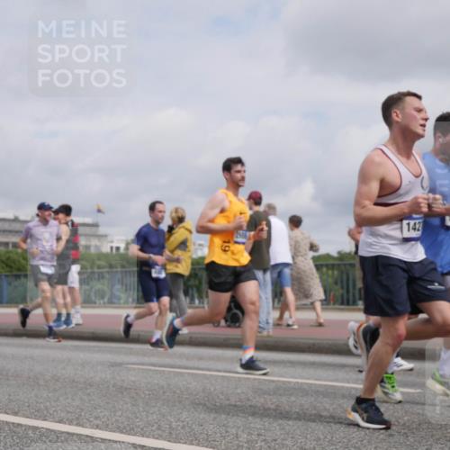 29.06.2025 - hella hamburg halbmarathon Luisa Fischer http://msf.ph/oto/8442662 29.06.2025 10:24:11 Kennedybrücke 1736, 2386, 142, 7405, 1266, 2325, 2383, 2986, 3161, 3247, 3434, 3813, 4082, 4350, 5041, 5625, 6275, 6308, 7608, 9501, 10602 meine-sportfotos.de