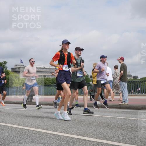 29.06.2025 - hella hamburg halbmarathon Luisa Fischer http://msf.ph/oto/8442674 29.06.2025 10:24:12 Kennedybrücke 2383, 14615, 3813, 08, 1217, 17367, 2325, 4082, 1266, 2325, 2383, 2986, 3247, 3434, 3813, 4082, 4350, 5041, 5625, 6275, 6308, 7608, 9501, 10602 meine-sportfotos.de