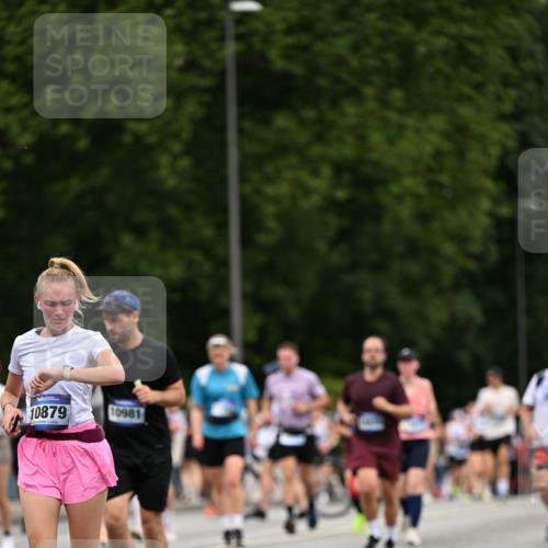 29.06.2025 - hella hamburg halbmarathon Dr. Thomas Lammeyer http://msf.ph/oto/8442719 29.06.2025 10:57:25 Kennedybrücke 2420, 2983, 2988, 4595, 6135, 6604, 7032, 7039, 7511, 7690, 7871, 9340, 9368, 10080, 10417, 10490, 10568, 10879, 10981, 11268 meine-sportfotos.de