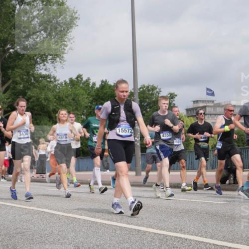 29.06.2025 - hella hamburg halbmarathon Luisa Fischer http://msf.ph/oto/8442730 29.06.2025 10:24:15 Kennedybrücke 12844, 3434, 15572, 4350, 14819, 18, 1524, 6896, 124, 9501, 32, 1266, 1658, 2325, 2383, 3247, 3434, 3813, 4082, 4350, 5041, 5625, 5767, 6275, 6308, 7018, 7608, 8726, 8844, 9100, 9501, 10050, 10602 meine-sportfotos.de