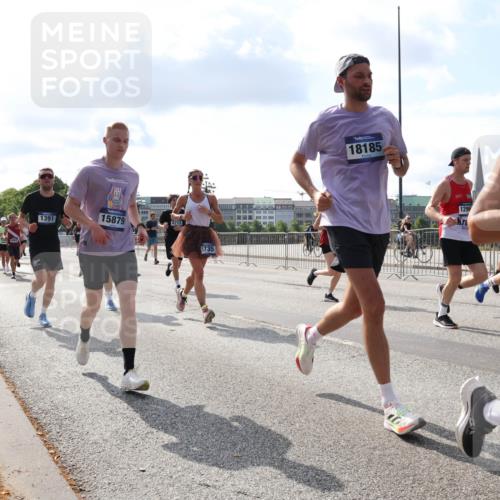 29.06.2025 - hella hamburg halbmarathon Lena Gebhardt http://msf.ph/oto/8442735 29.06.2025 09:53:06 Lombardsbrücke 1391, 15879, 6712, 1735, 18185, 1296, 1012, 1070, 1163, 1176, 1391, 1415, 1466, 1558, 1613, 1735, 1750, 1759, 1782, 2048, 2189, 2213, 2233, 2234, 2590, 2788, 2970, 3021, 3098, 3109, 3124, 3304, 3907, 3917, 3928, 4080, 4091, 4277, 4497, 4553, 4691, 4933, 4981, 4997, 5007, 5022, 5132, 5476, 5477, 5623, 5624, 5682, 6081, 6152, 6203, 6460, 6712, 6716, 7005, 7093, 7147, 7191, 7204, 7322, 7325, 7450, 7451, 7599, 7765, 7843, 8063, 8145, 8467, 8664, 9126 meine-sportfotos.de