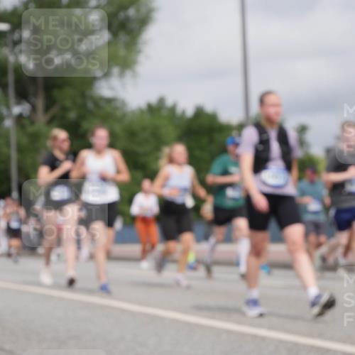 29.06.2025 - hella hamburg halbmarathon Luisa Fischer http://msf.ph/oto/8442736 29.06.2025 10:24:15 Kennedybrücke 1266, 1658, 2325, 2383, 3247, 3434, 3813, 4082, 4350, 5041, 5625, 5767, 6275, 6308, 7018, 7608, 8726, 8844, 9100, 9501, 10050, 10602 meine-sportfotos.de