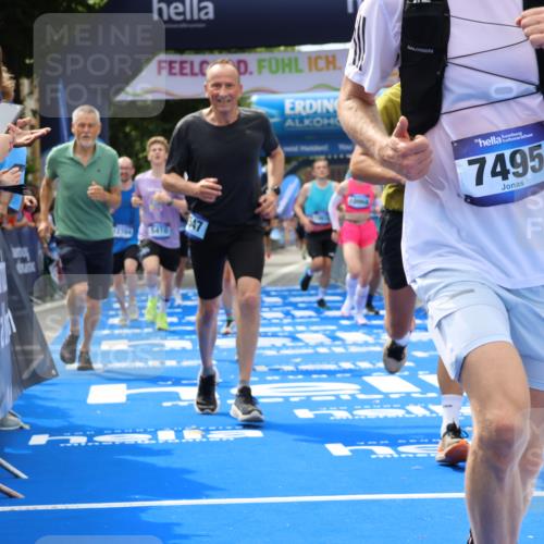 29.06.2025 - hella hamburg halbmarathon Strokosch-Dieckow http://msf.ph/oto/8442740 29.06.2025 10:40:11 Ziel 3547, 4381, 5007, 5409, 5410, 5508, 5803, 5916, 7495, 8465, 8933, 10968, 11731, 12704, 13667, 14699, 15424, 18614, 18979 meine-sportfotos.de