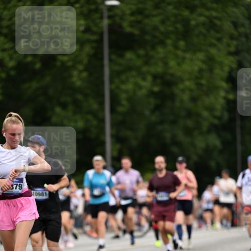 29.06.2025 - hella hamburg halbmarathon Dr. Thomas Lammeyer http://msf.ph/oto/8442741 29.06.2025 10:57:25 Kennedybrücke 2420, 2983, 2988, 4595, 6135, 6604, 7032, 7039, 7511, 7690, 7871, 9340, 9368, 10080, 10417, 10490, 10568, 10879, 10981, 11268 meine-sportfotos.de