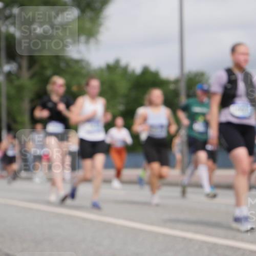 29.06.2025 - hella hamburg halbmarathon Luisa Fischer http://msf.ph/oto/8442742 29.06.2025 10:24:16 Kennedybrücke 1028, 1266, 1658, 2383, 3247, 3434, 3813, 4350, 5041, 5625, 5767, 6275, 6308, 7018, 7608, 8726, 8844, 9100, 9501, 10050, 10602 meine-sportfotos.de