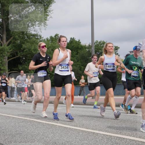 29.06.2025 - hella hamburg halbmarathon Luisa Fischer http://msf.ph/oto/8442745 29.06.2025 10:24:16 Kennedybrücke 17969, 5767, 12844, 3434, 15736, 14819, 18784, 15572, 1028, 1266, 1658, 2383, 3247, 3434, 3813, 4350, 5041, 5625, 5767, 6275, 6308, 7018, 7608, 8726, 8844, 9100, 9501, 10050, 10602 meine-sportfotos.de
