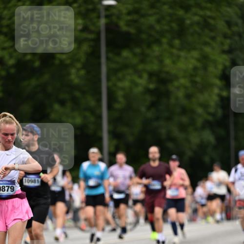 29.06.2025 - hella hamburg halbmarathon Dr. Thomas Lammeyer http://msf.ph/oto/8442747 29.06.2025 10:57:26 Kennedybrücke 2420, 2983, 4595, 6135, 6604, 7032, 7039, 7511, 7690, 7871, 9368, 10080, 10417, 10490, 10568, 10879, 10981, 11268 meine-sportfotos.de