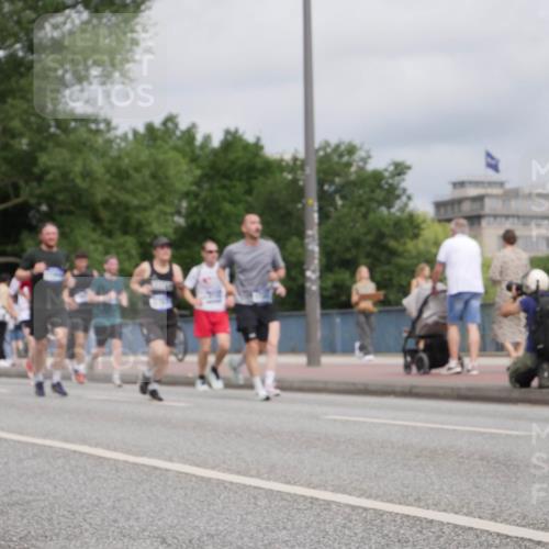 29.06.2025 - hella hamburg halbmarathon Luisa Fischer http://msf.ph/oto/8442784 29.06.2025 10:24:19 Kennedybrücke 1028, 1266, 1658, 2383, 2956, 3247, 3434, 4350, 5041, 5767, 7018, 8726, 8844, 9100, 9108, 9501, 10050 meine-sportfotos.de