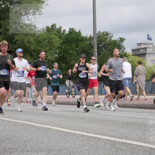 29.06.2025 - hella hamburg halbmarathon Luisa Fischer http://msf.ph/oto/8442795 29.06.2025 10:24:20 Kennedybrücke 7018, 8844, 15767, 7969, 16256, 5767, 8726, 173, 1028, 1266, 1658, 2383, 2956, 3434, 4350, 5041, 5767, 7018, 7553, 8726, 8844, 9100, 9108, 10050 meine-sportfotos.de