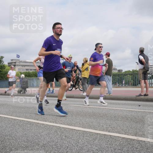 29.06.2025 - hella hamburg halbmarathon Luisa Fischer http://msf.ph/oto/8442828 29.06.2025 10:24:27 Kennedybrücke 13057, 7553, 9108, 1028, 2635, 2956, 5373, 7018, 7553, 8726, 9100, 9108, 10050 meine-sportfotos.de
