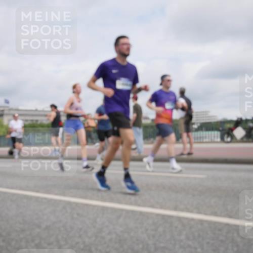29.06.2025 - hella hamburg halbmarathon Luisa Fischer http://msf.ph/oto/8442834 29.06.2025 10:24:28 Kennedybrücke 1028, 2635, 2956, 5373, 7553, 7781, 9108, 9624, 10050 meine-sportfotos.de