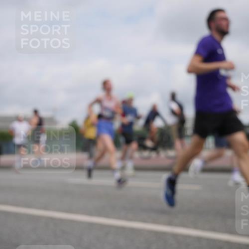 29.06.2025 - hella hamburg halbmarathon Luisa Fischer http://msf.ph/oto/8442840 29.06.2025 10:24:28 Kennedybrücke 1028, 2635, 2956, 5373, 7553, 7781, 9108, 9624, 10050 meine-sportfotos.de