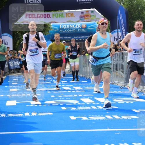29.06.2025 - hella hamburg halbmarathon Strokosch-Dieckow http://msf.ph/oto/8442864 29.06.2025 10:40:09 Ziel 2826, 3547, 4381, 5007, 5409, 5410, 5508, 5803, 5916, 7495, 8465, 8933, 10968, 11731, 12091, 12704, 13514, 13667, 14699, 15424, 17973, 18614, 18979 meine-sportfotos.de