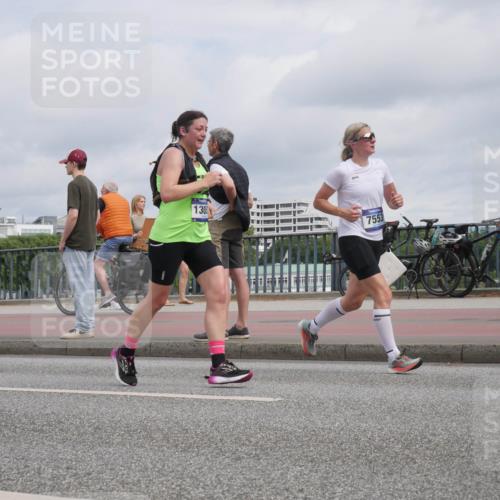29.06.2025 - hella hamburg halbmarathon Luisa Fischer http://msf.ph/oto/8442868 29.06.2025 10:24:30 Kennedybrücke 1300, 7553, 2635, 2956, 4786, 5373, 5395, 7553, 7781, 8095, 9108, 9624, 10874 meine-sportfotos.de