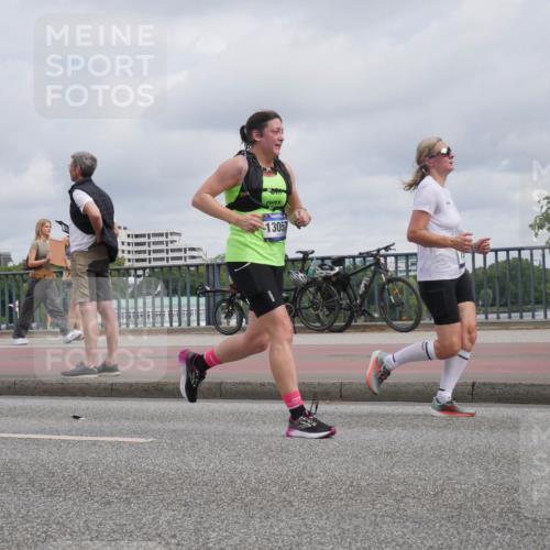 29.06.2025 - hella hamburg halbmarathon Luisa Fischer http://msf.ph/oto/8442874 29.06.2025 10:24:31 Kennedybrücke 13057, 2635, 2956, 4786, 5061, 5373, 5395, 7522, 7553, 7781, 8095, 9108, 9624, 10874 meine-sportfotos.de