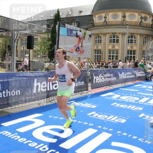 29.06.2025 - hella hamburg halbmarathon Michael Strokosch http://msf.ph/oto/8442908 29.06.2025 10:25:10 Ziel 8376, 11078, 13913, 15483 meine-sportfotos.de