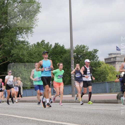 29.06.2025 - hella hamburg halbmarathon Luisa Fischer http://msf.ph/oto/8442911 29.06.2025 10:24:36 Kennedybrücke 16, 5061, 99, 7522, 7228, 786, 5395, 7781, 9624, 095, 1610, 2271, 2635, 3122, 3817, 4786, 5061, 5395, 5957, 6086, 7228, 7522, 7781, 8095, 9624, 10874 meine-sportfotos.de