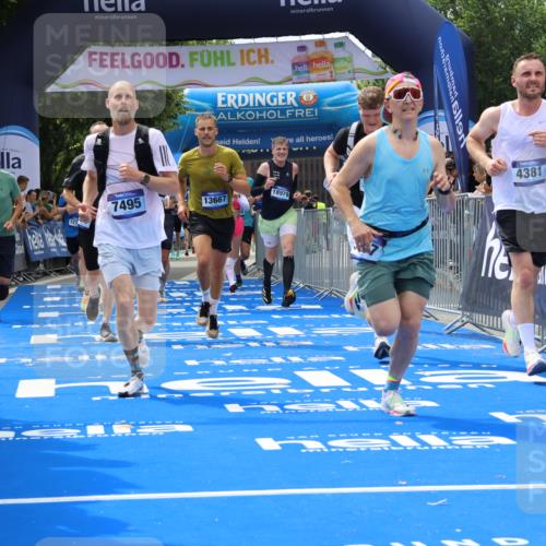 29.06.2025 - hella hamburg halbmarathon Strokosch-Dieckow http://msf.ph/oto/8442927 29.06.2025 10:40:09 Ziel 2826, 3547, 4381, 5007, 5409, 5410, 5508, 5803, 5916, 7495, 8465, 8933, 10968, 11731, 12091, 12704, 13514, 13667, 14699, 15424, 17973, 18614, 18979 meine-sportfotos.de