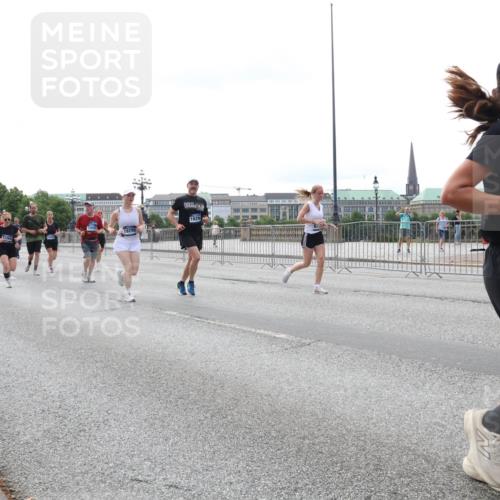 29.06.2025 - hella hamburg halbmarathon Lena Gebhardt http://msf.ph/oto/8442931 29.06.2025 10:29:38 Lombardsbrücke 18299, 1829, 1063, 1230, 1661, 1694, 2302, 2699, 3179, 3311, 3524, 4349, 4373, 4395, 4580, 5350, 6285, 6345, 6725, 7449, 7517, 7832, 8048, 8388, 8812, 9095, 9714, 9937, 10198, 10322, 10641, 10808, 10996, 11249, 11269, 11376, 11444, 11634, 11792, 11803, 11989, 12086, 12216, 12227, 12305, 12404, 12958, 13031, 13090, 13382, 13810, 14644, 15266, 15952, 15955, 16306, 16659, 16662, 16673, 16676, 17496, 17945, 18298, 18299, 18385, 18414 meine-sportfotos.de